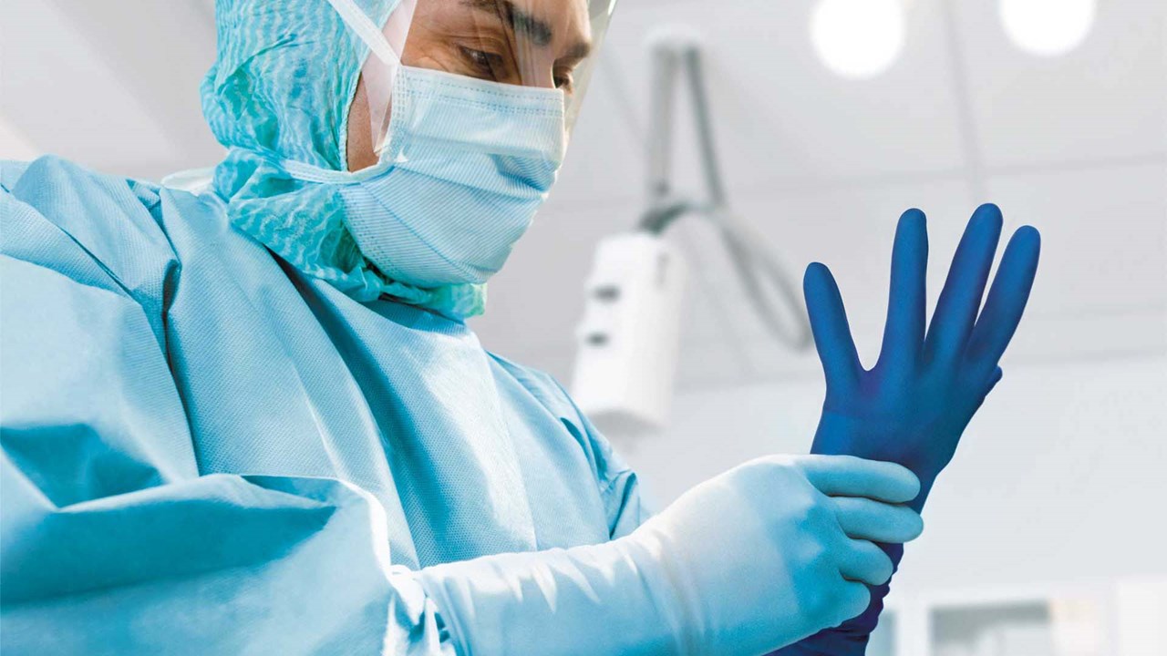 천공 인지 기능이 포함된 바이오젤 장갑을 사용하는 외과의